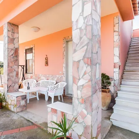 Rosa Near The Sandy Beach, Parking & Wifi Holiday home *