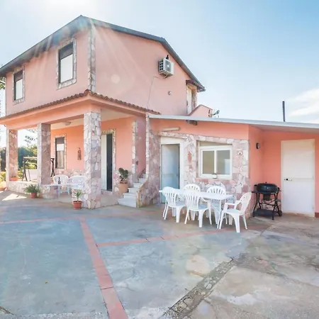 Holiday home Rosa Near The Sandy Beach, Parking & Wifi Noto